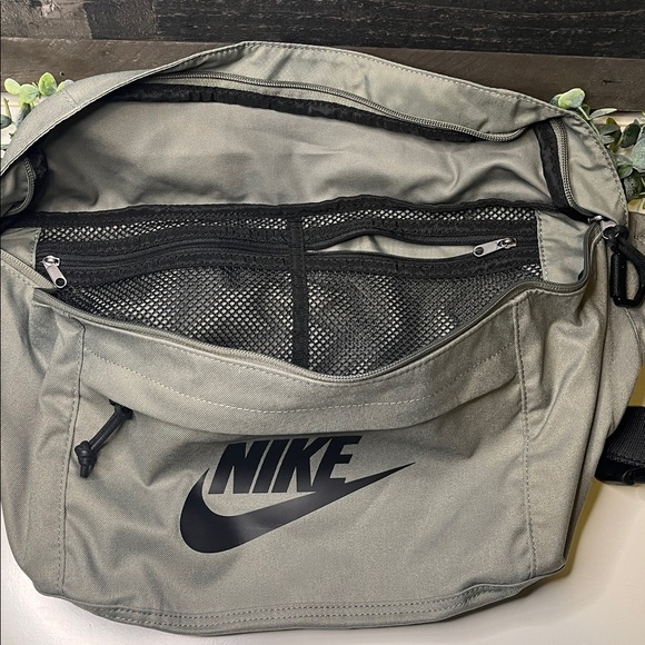 Nike Black and Gray Belt Bag - Picture 4 of 6